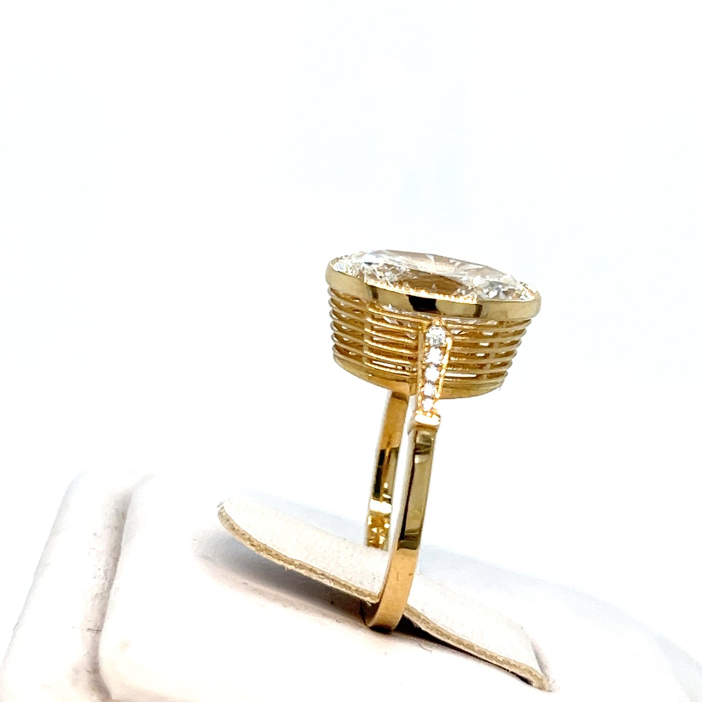 Oval Ardena