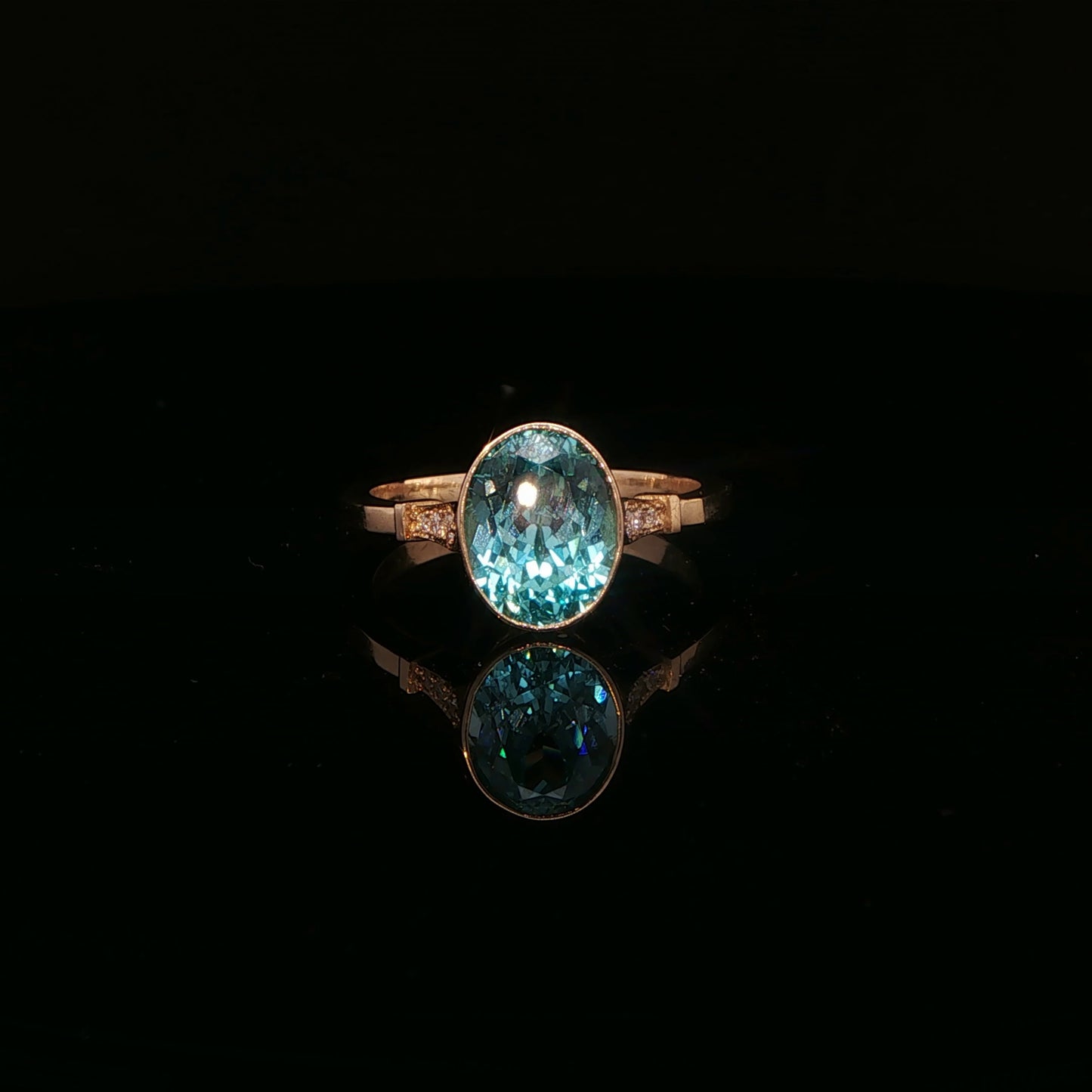 Paraiba Tourmaline White Diamonds (Oval Nova)
